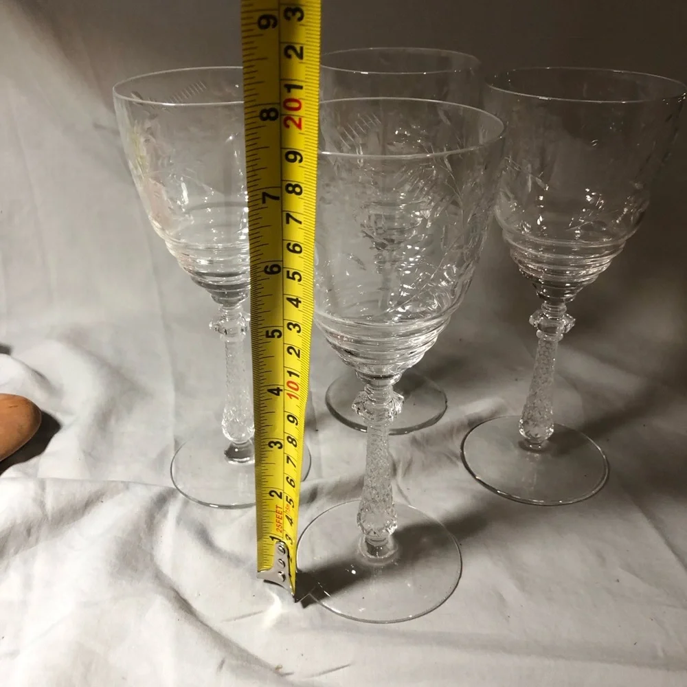 Elegant Clear Wine Libbey Glass Set of 4 - Picture 5 of 8